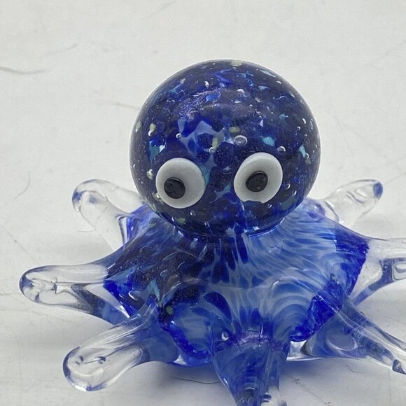 Dynasty Gallery Blue Art‎ Glass Octopus Glow in the Dark Paperweight Figurine - Picture 2 of 11
